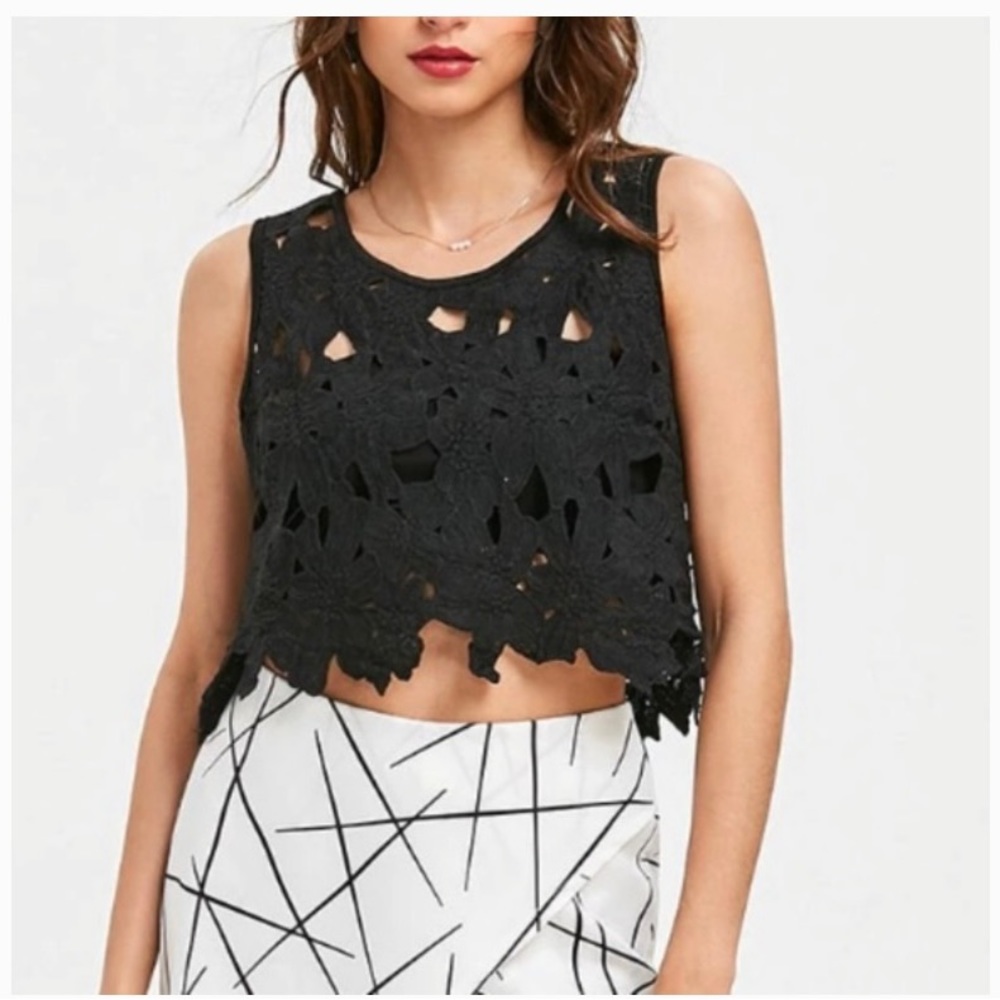 Caution To The Wind by Anthropologie Black Floral Lace Crop Top Womens Sz Medium